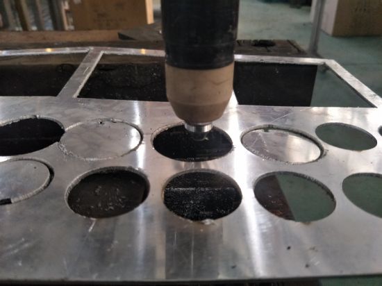 Hordozható CNC csőprofil A vágógép metszi